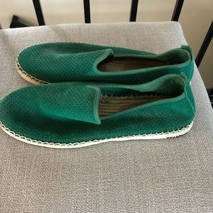 Women’s slip on shoes, green, size 8.5